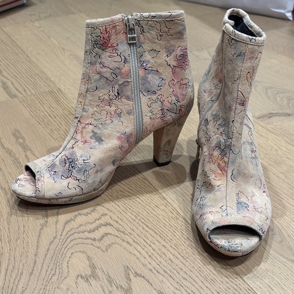 Elegant Floral Peep-Toe Heeled Boots